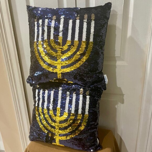 HANUKAH MENORAH SEQUIN PILLOWS FESTIVE LIGHTS 18x18 SET OF 2 EXCELLET CONDITION - Picture 8 of 16